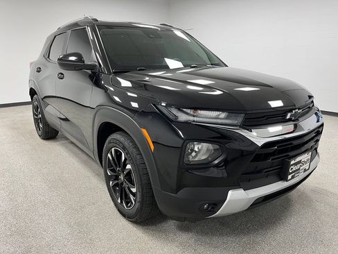 Used 2021 Chevrolet TrailBlazer LT w/ Convenience Package FWD image 2