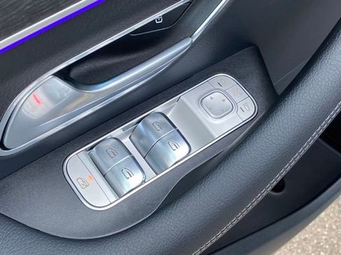 Used 2025 Mercedes-Benz GLS 580 4MATIC image 12