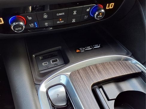 Used 2024 Buick Enclave Avenir w/ Avenir Technology Package AWD/4WD image 11