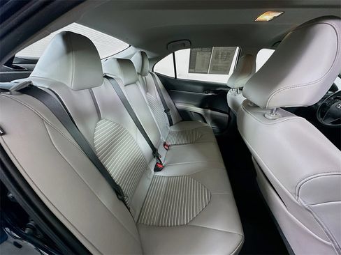 Used 2021 Toyota Camry SE image 11