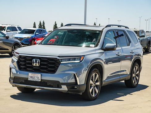 Used 2024 Honda Pilot Touring image 3