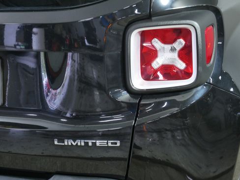 Used 2015 Jeep Renegade Limited image 17