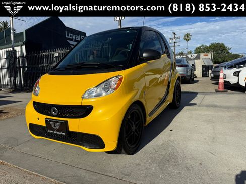 Used 2013 smart fortwo passion RWD image 3
