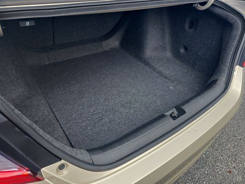 Used 2019 Honda Accord EX image 12