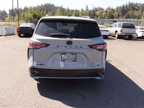 Used 2026 Toyota Sienna XSE AWD/4WD image 6
