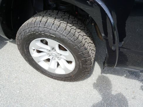 Used 2021 RAM 1500 Laramie AWD/4WD image 9