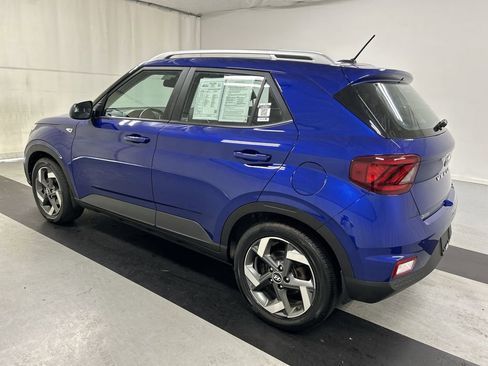 Used 2023 Hyundai Venue Limited FWD image 7