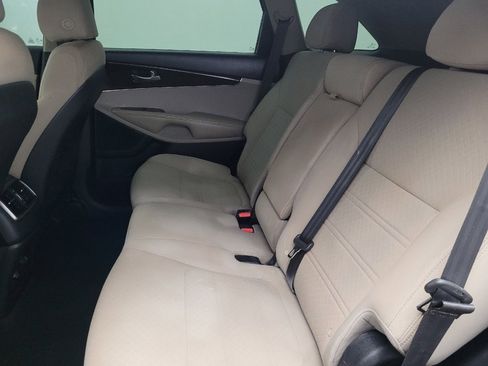 Used 2018 Kia Sorento LX image 18