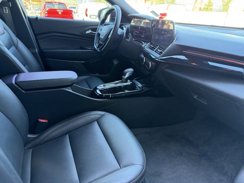 Used 2024 Chevrolet Trax RS w/ Sunroof Package image 23