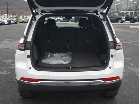 New 2025 Jeep Grand Cherokee Limited w/ Trailer Tow Package image 12