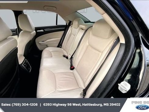 Used 2023 Chrysler 300 Touring L image 19