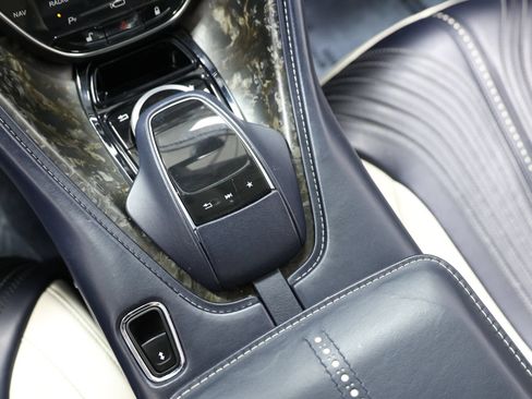 Used 2019 Aston Martin DB11 Coupe RWD image 45