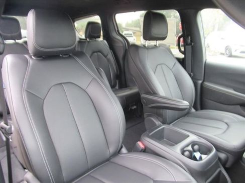 New 2026 Chrysler Voyager LX image 8