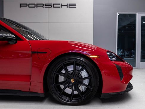 Used 2024 Porsche Taycan GTS image 11