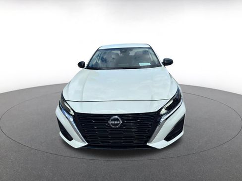 Used 2025 Nissan Altima 2.5 SV FWD image 4