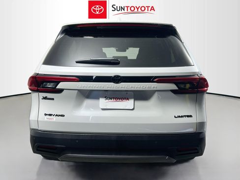 Used 2024 Toyota Grand Highlander Limited image 5