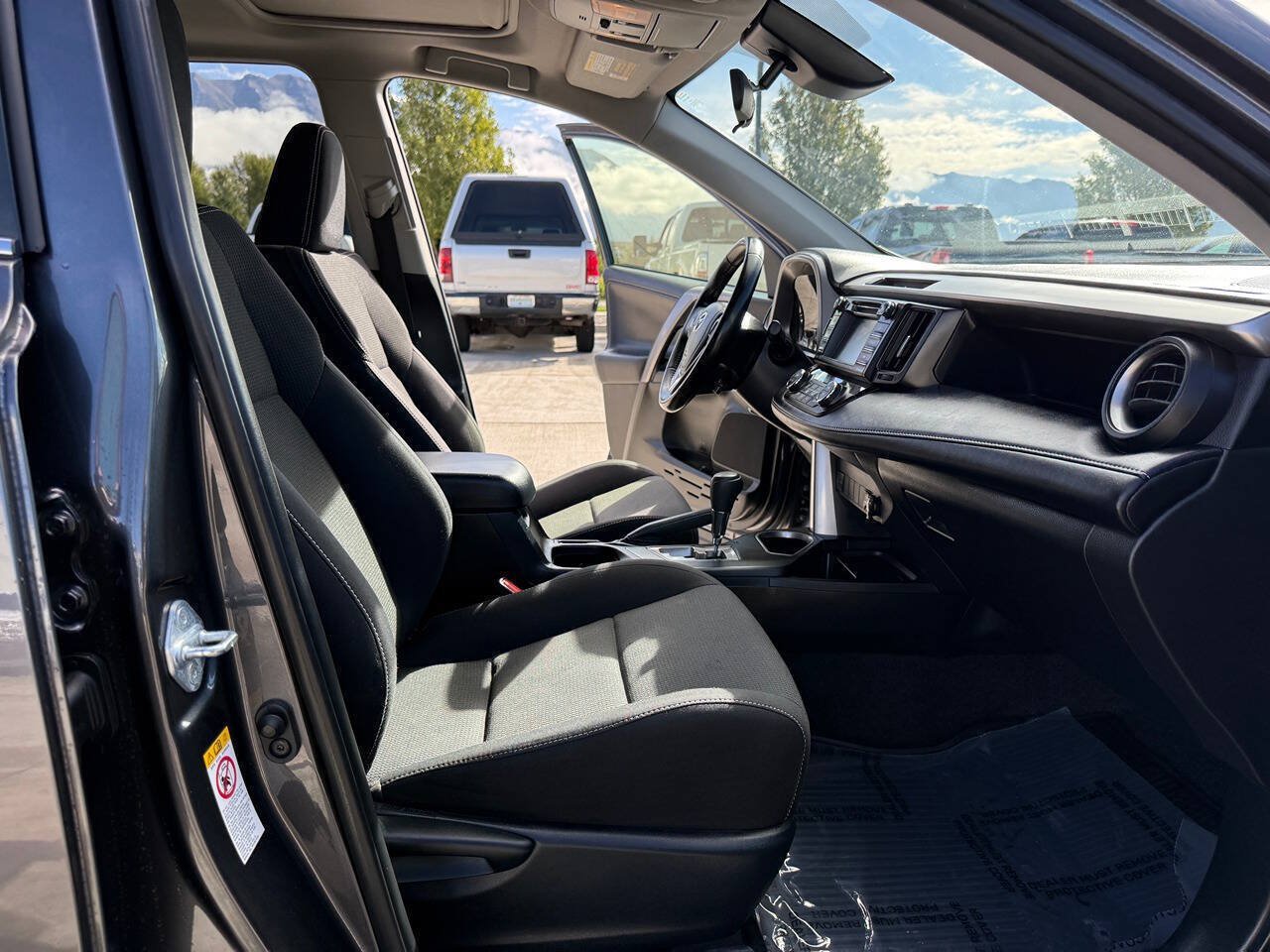 Used 2018 Toyota RAV4 XLE w/ Plus Extra Value Package AWD/4WD image 24