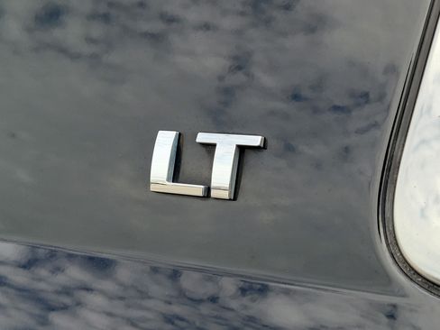Used 2019 Chevrolet Suburban LT AWD/4WD image 10
