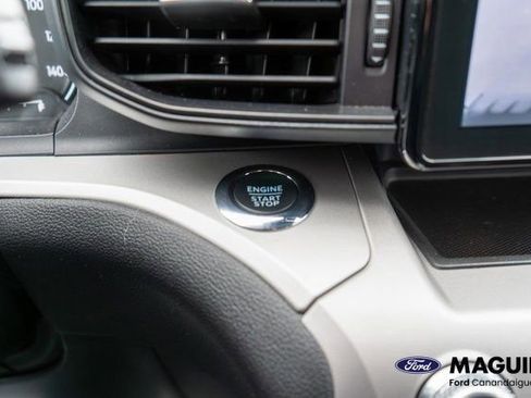 Used 2023 Ford Explorer XLT AWD/4WD image 25