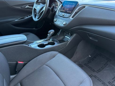 Used 2022 Chevrolet Malibu LT image 17