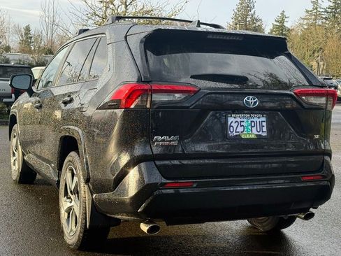 Used 2024 Toyota RAV4 SE image 3