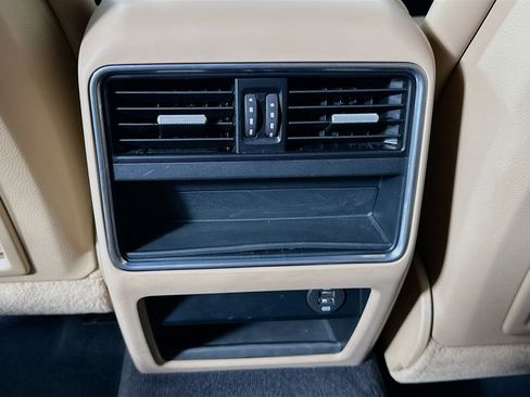 Used 2019 Porsche Cayenne image 25