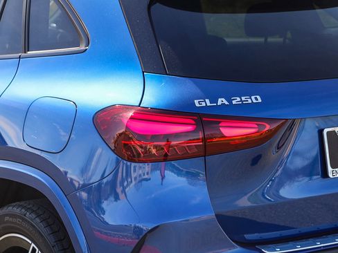 Certified 2025 Mercedes-Benz GLA 250 4MATIC image 11