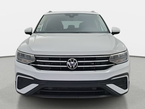 Certified 2022 Volkswagen Tiguan SE w/ Panoramic Sunroof Package image 8