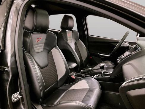 Used 2017 Ford Focus ST w/ Equipment Group 401A FWD image 7