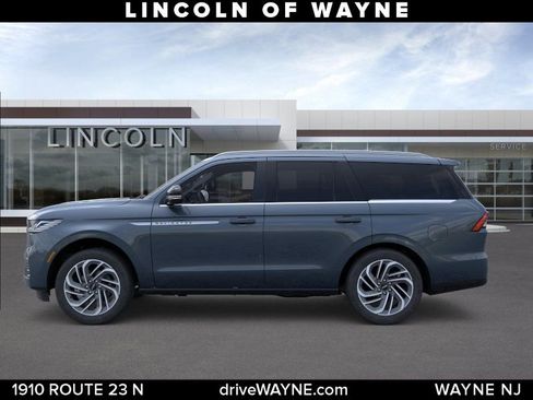 New 2026 Lincoln Navigator Reserve AWD/4WD image 3