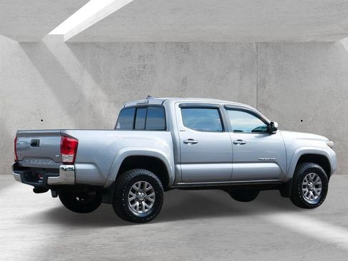 Used 2016 Toyota Tacoma SR5 w/ SR5 Appearance Package (SN) AWD/4WD image 3