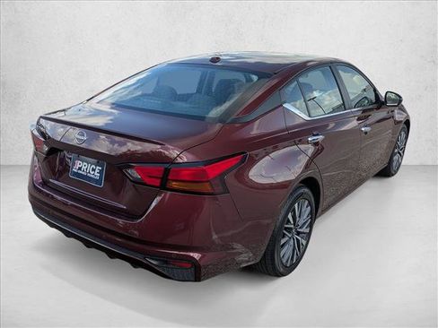 Used 2025 Nissan Altima 2.5 SV FWD image 5