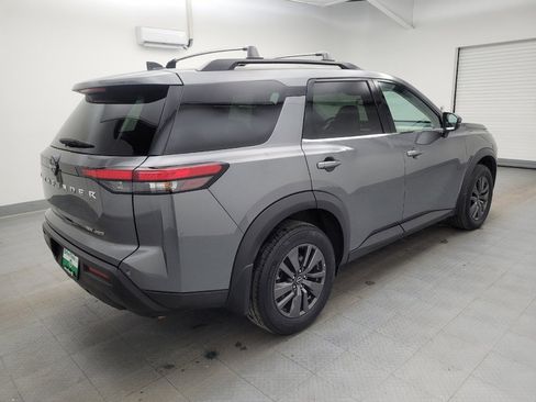 Used 2022 Nissan Pathfinder SV image 10