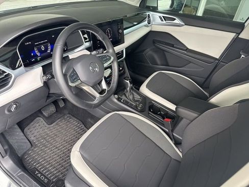 Used 2025 Volkswagen Taos SE image 11