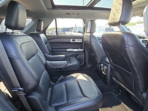 Used 2021 Ford Explorer Limited w/ Equipment Group 301A AWD/4WD image 45