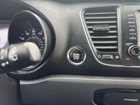 Used 2020 Kia Sedona EX image 21