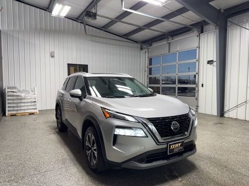 Used 2021 Nissan Rogue SV w/ Premium Package image 16