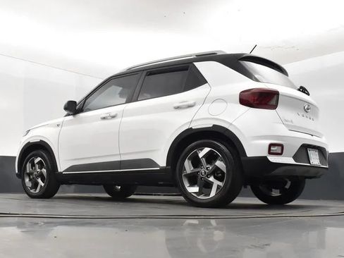 Used 2024 Hyundai Venue Limited FWD image 12