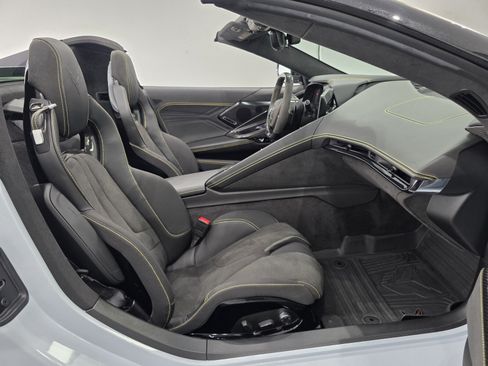 Used 2023 Chevrolet Corvette Z06 w/ Z07 Performance Package RWD image 30