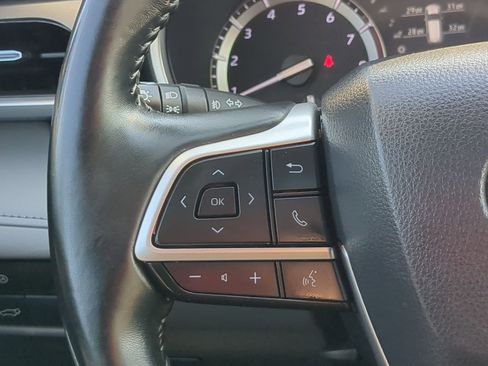 Used 2022 Toyota Highlander XLE image 18