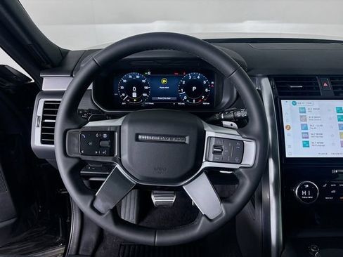 Used 2024 Land Rover Discovery Dynamic SE image 12