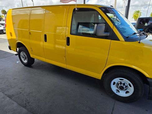 Used 2021 GMC Savana 2500 w/ Driver Convenience Package image 5