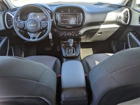 Certified 2025 Kia Soul LX image 15