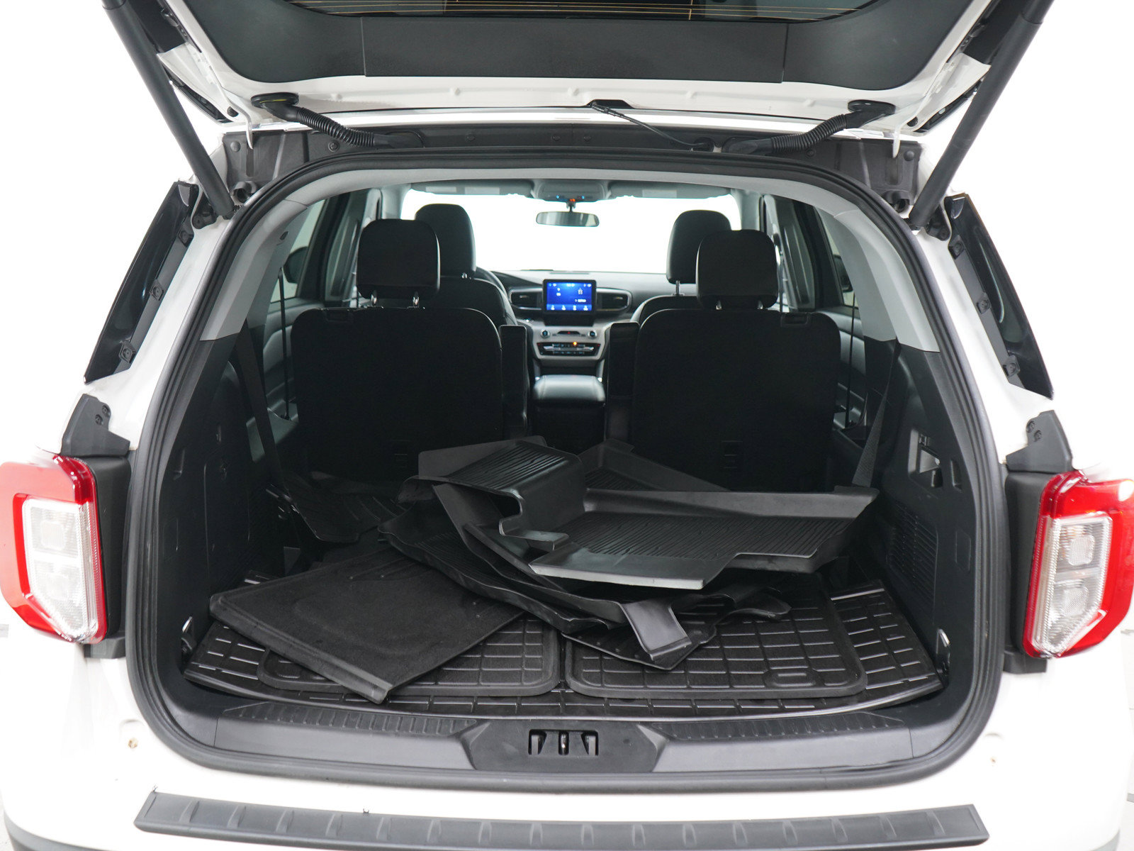 Used 2024 Ford Explorer XLT w/ Equipment Group 202A AWD/4WD image 15