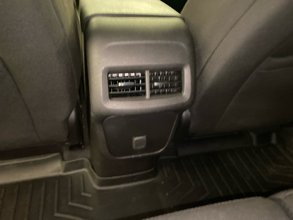 Used 2018 Chevrolet Equinox LT FWD image 26