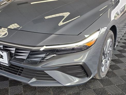 New 2026 Hyundai Elantra Hybrid FWD image 9