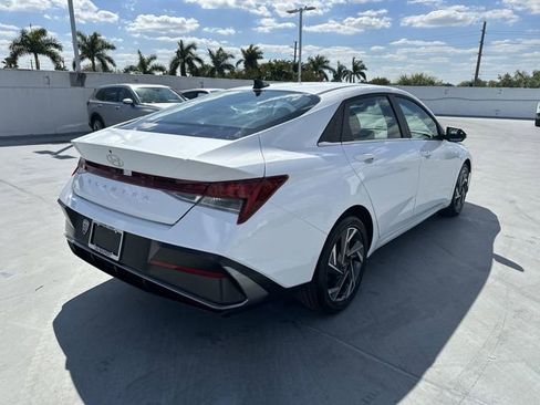 Used 2025 Hyundai Elantra SEL image 18