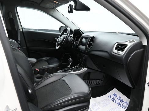 Used 2019 Jeep Compass Latitude w/ Cold Weather Group image 19