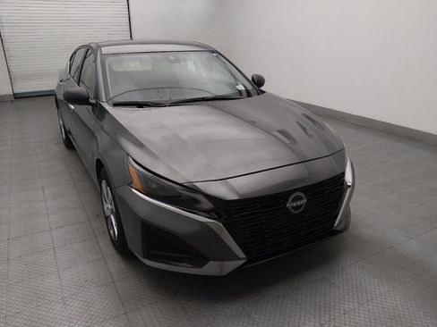 Used 2025 Nissan Altima 2.5 S FWD image 14