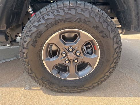 Used 2022 Jeep Gladiator Rubicon w/ Trailer Tow Package AWD/4WD image 7